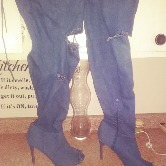 Boot - Picture 2 of 7